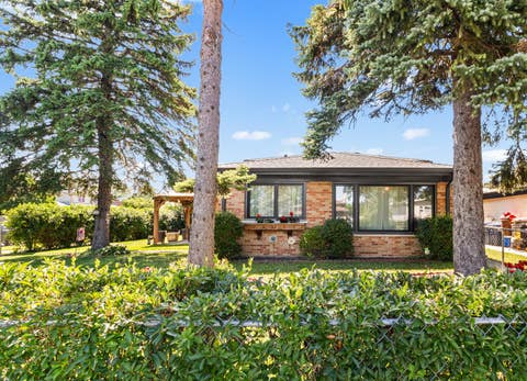 Photo of 2196 Spruce Avenue, Des Plaines, IL 60018 (MLS # 12687508)