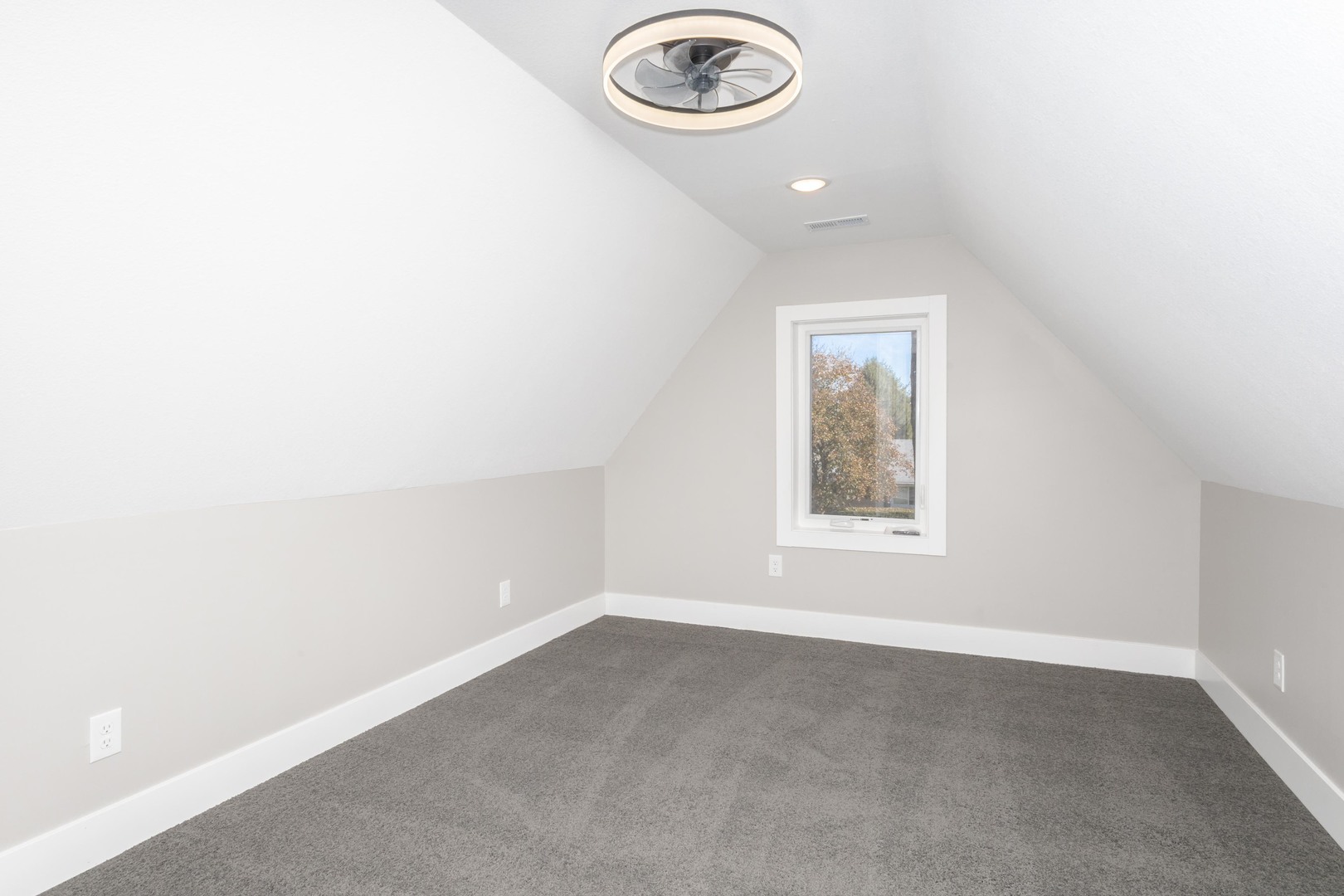 Stanford, Illinois 61774, United States, 3 Bedrooms Bedrooms, ,3 BathroomsBathrooms,Residential,Active,243513