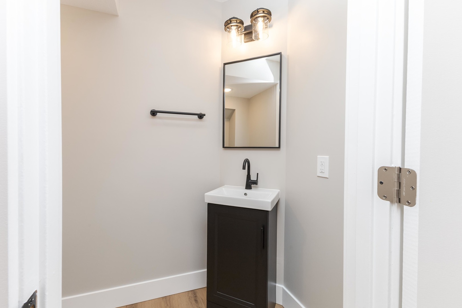 Stanford, Illinois 61774, United States, 3 Bedrooms Bedrooms, ,3 BathroomsBathrooms,Residential,Active,243513