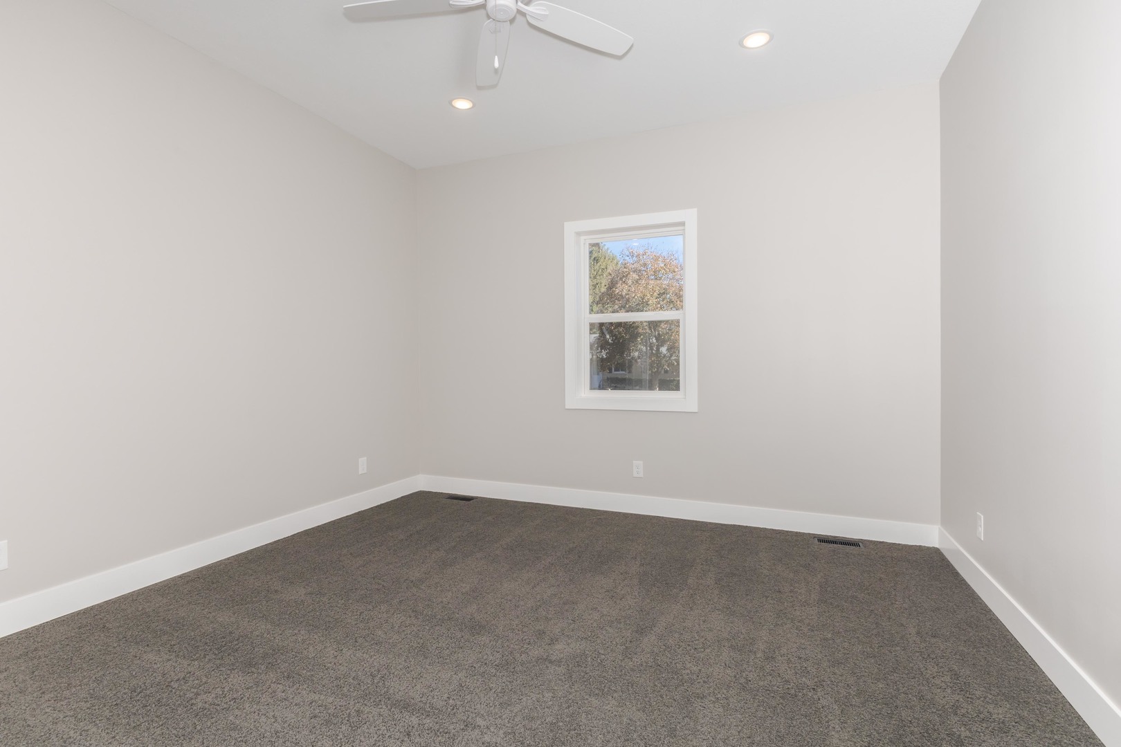 Stanford, Illinois 61774, United States, 3 Bedrooms Bedrooms, ,3 BathroomsBathrooms,Residential,Active,243513