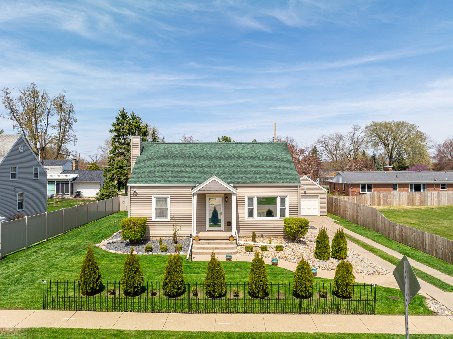 2110 E Oakland Avenue