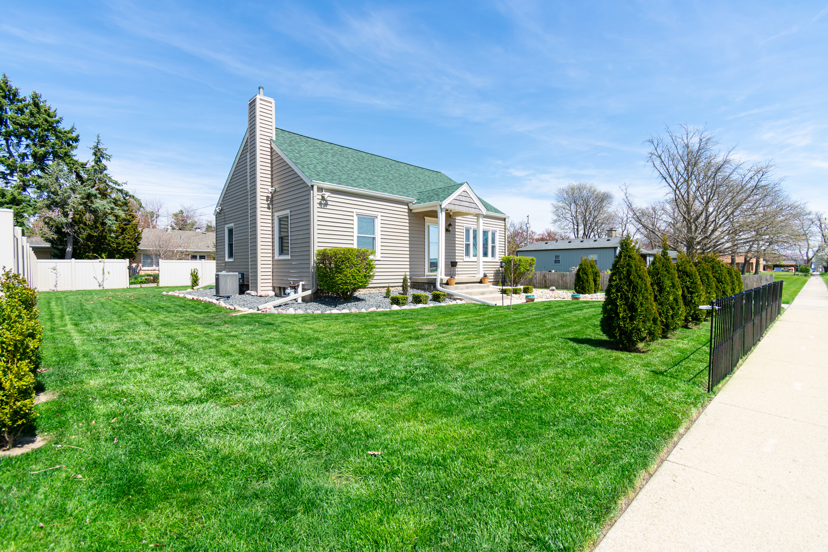 2110 E Oakland Avenue