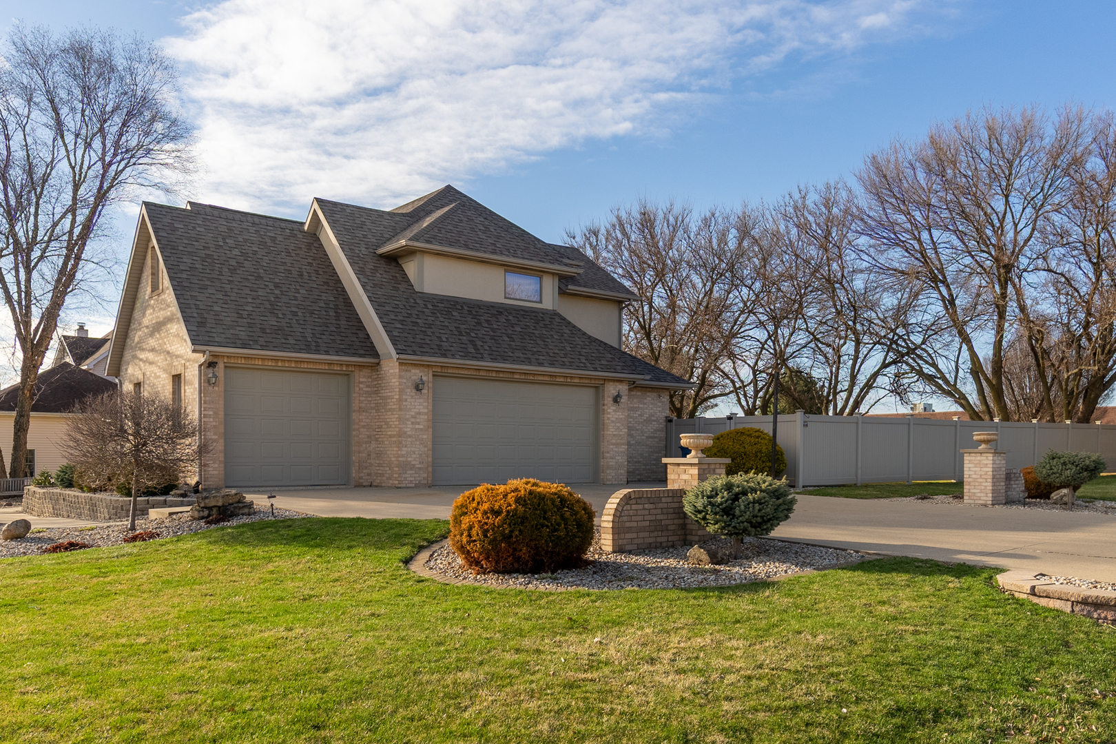 100 Willow Trail