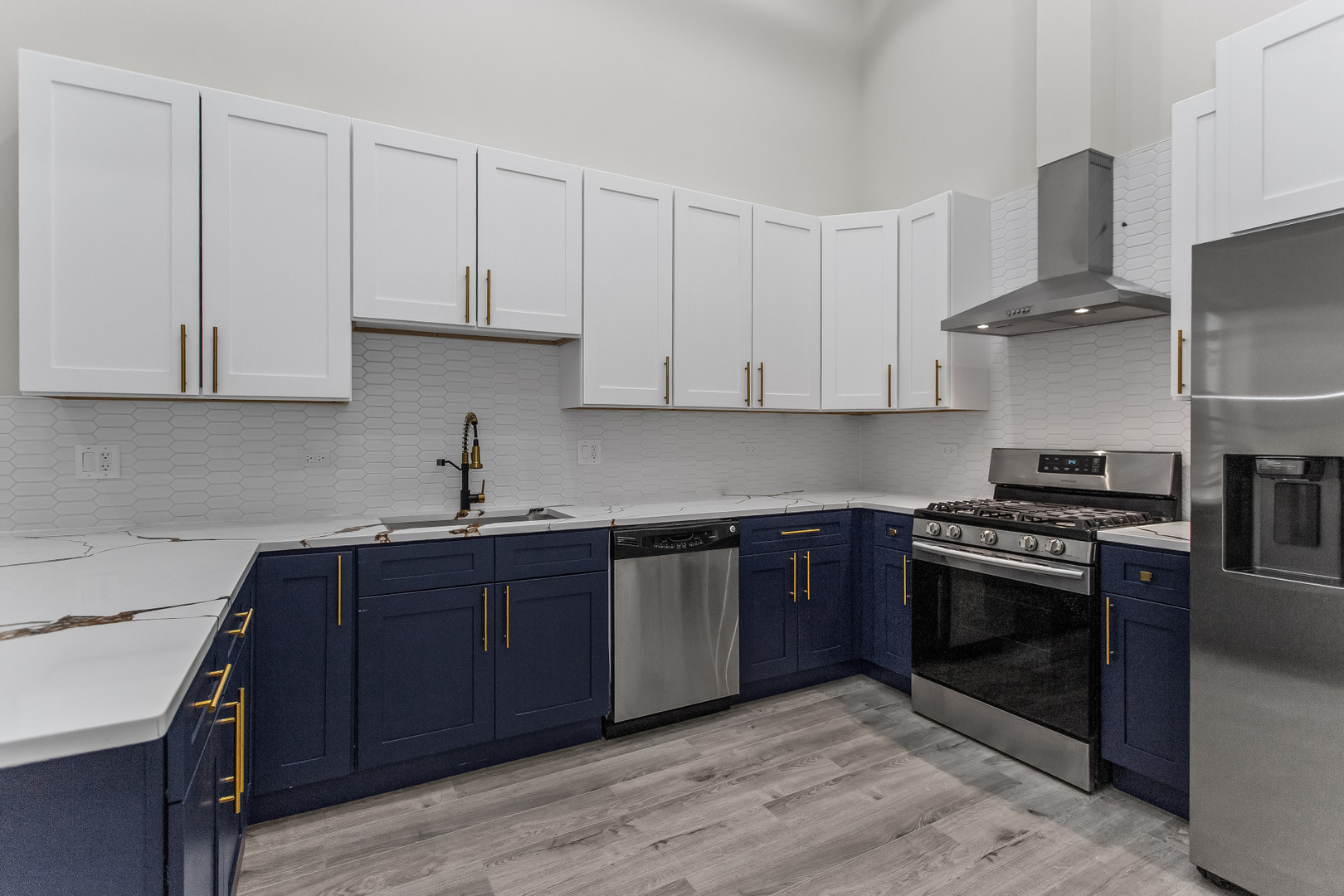 3214 W Lawrence Avenue 2E