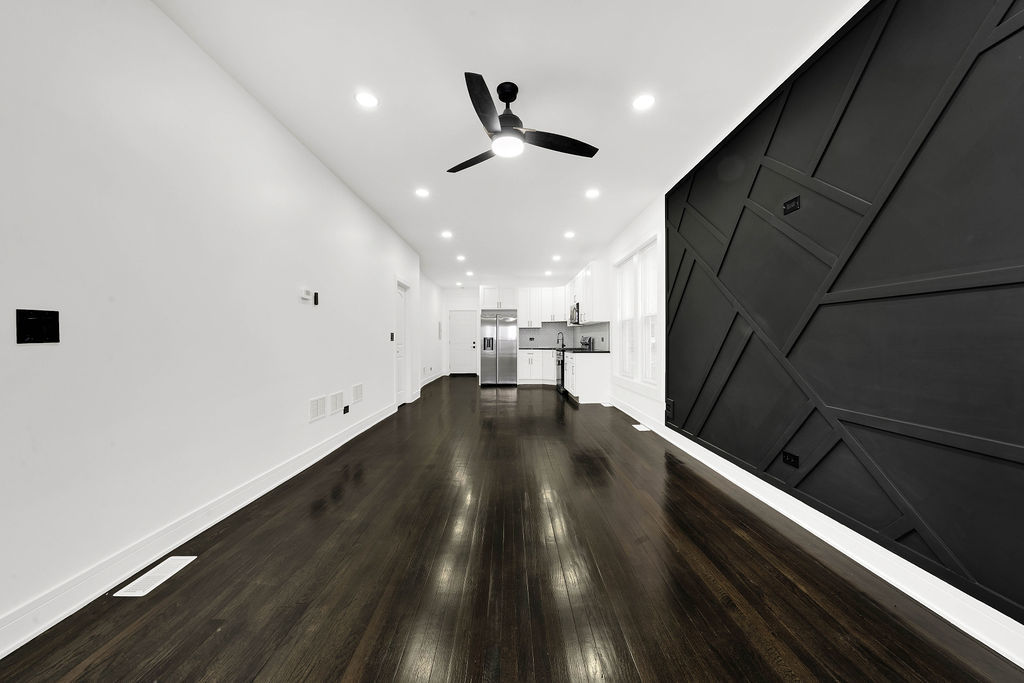 6607 S Oakley Avenue