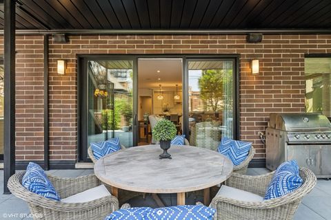 Tiny photo for 454 W Barry Avenue #1, Chicago, IL 60657 (MLS # 12437281)