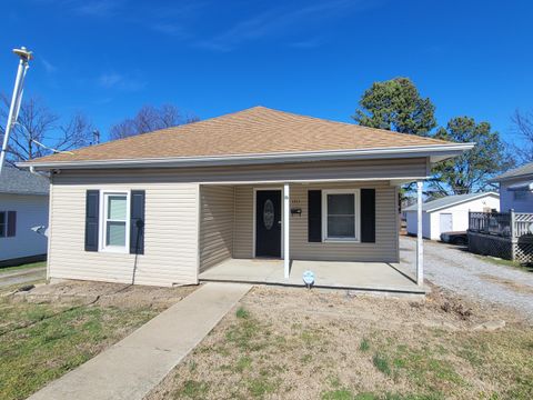 Photo of 1211 E Elm Street, West Frankfort, IL 62896 (MLS # 12574755)