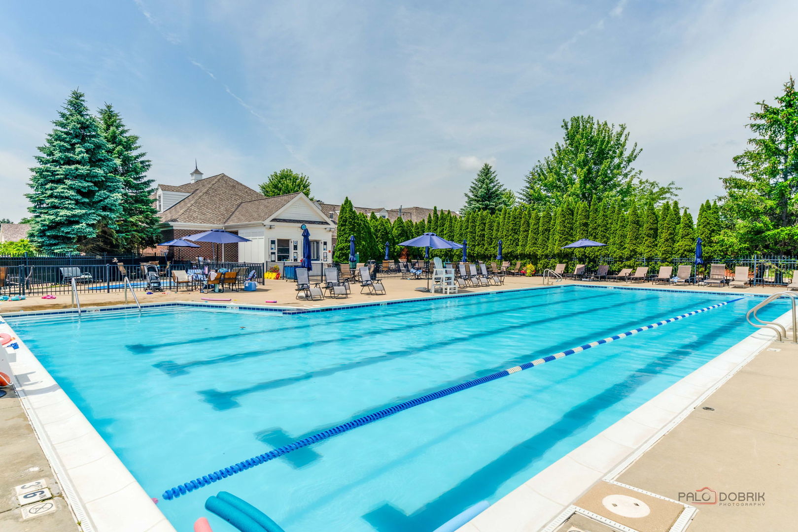 Exceptional golf course living in Hawthorn Woods Country Club! Perfect – image 61