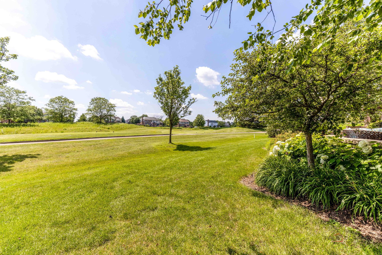 Exceptional golf course living in Hawthorn Woods Country Club! Perfect – image 56