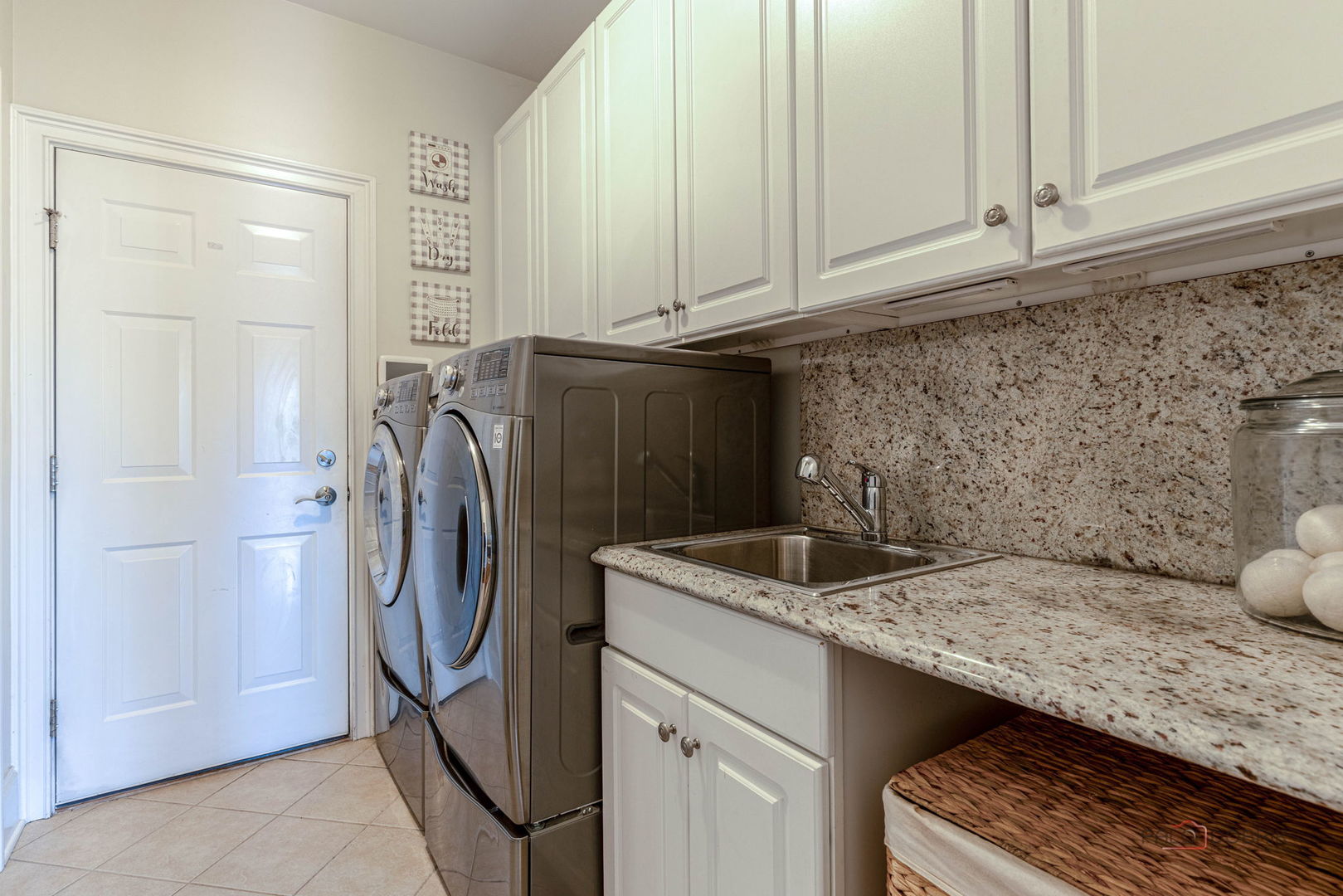 Exceptional golf course living in Hawthorn Woods Country Club! Perfect – image 25