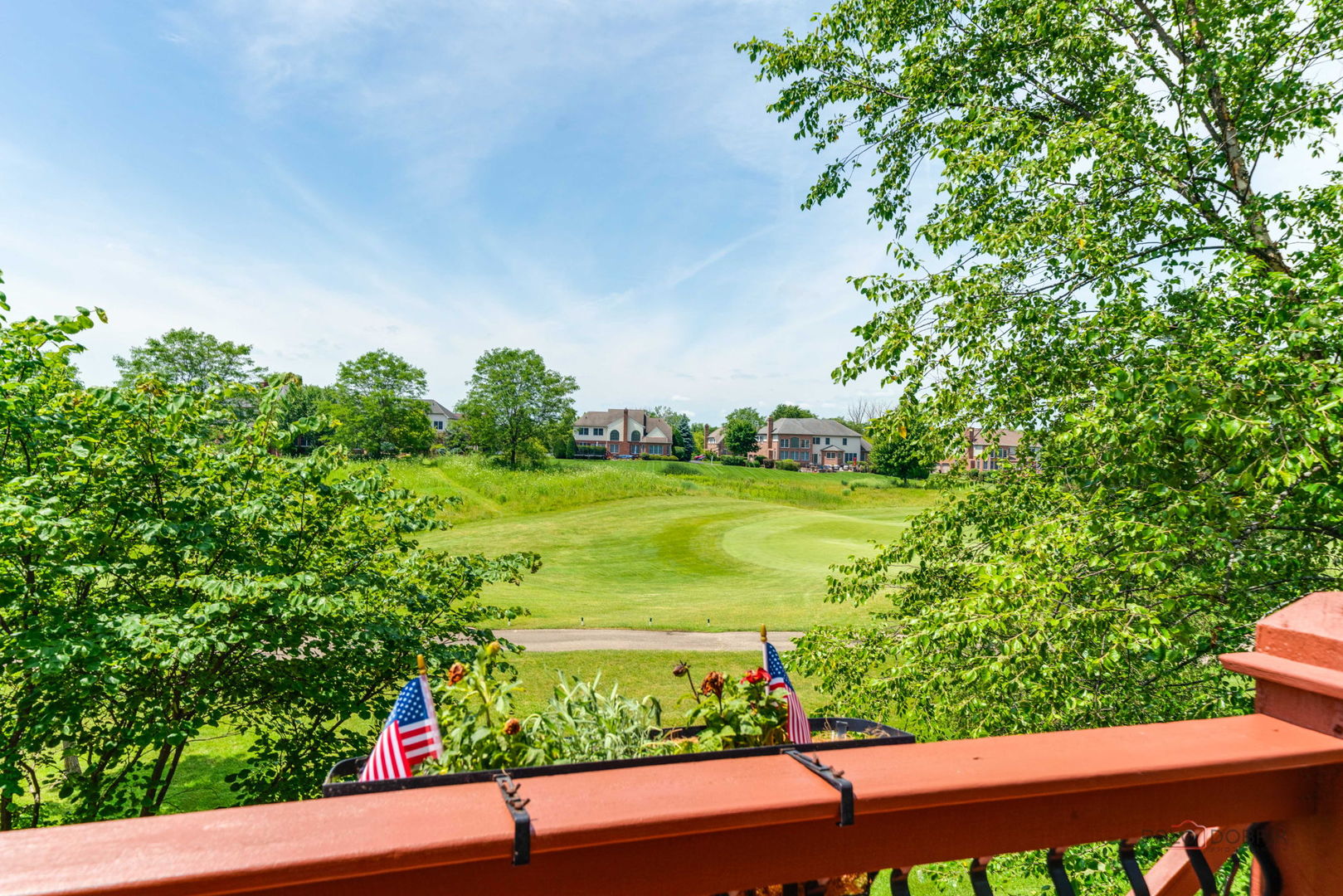 Exceptional golf course living in Hawthorn Woods Country Club! Perfect – image 45