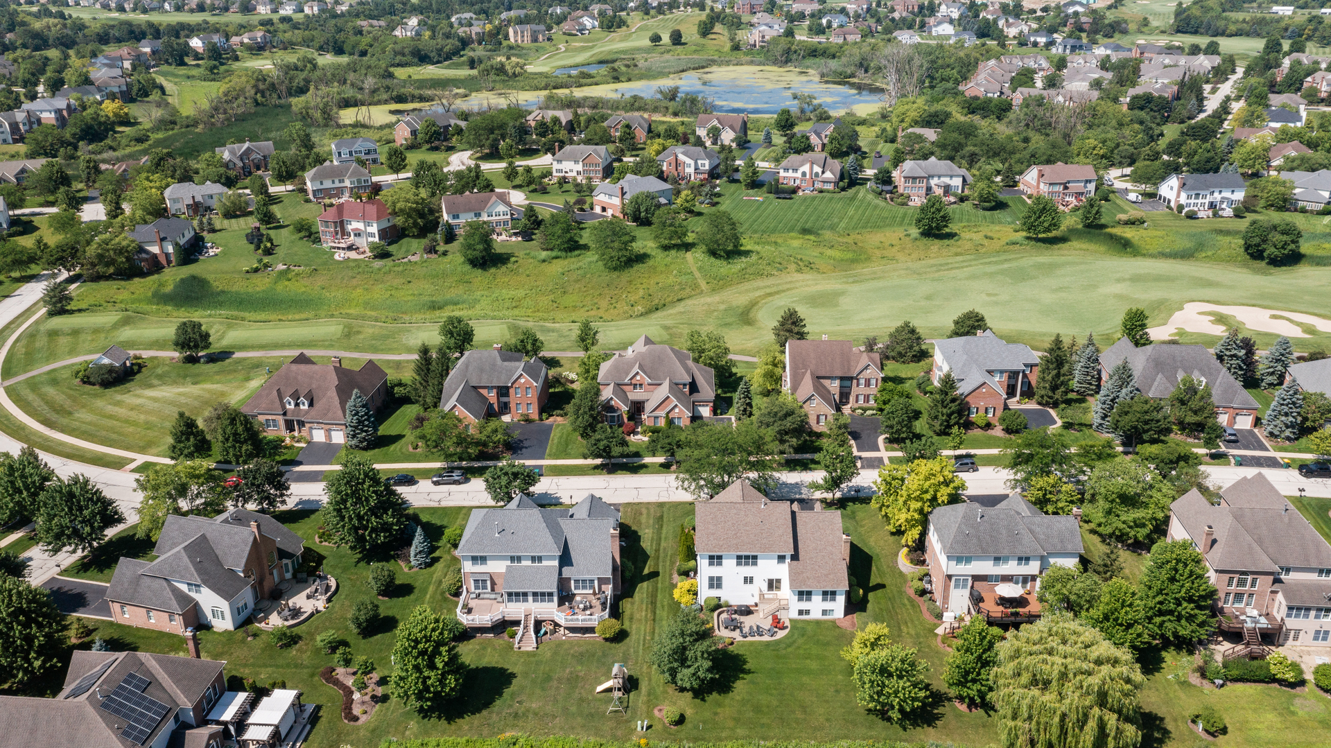 Exceptional golf course living in Hawthorn Woods Country Club! Perfect – image 64