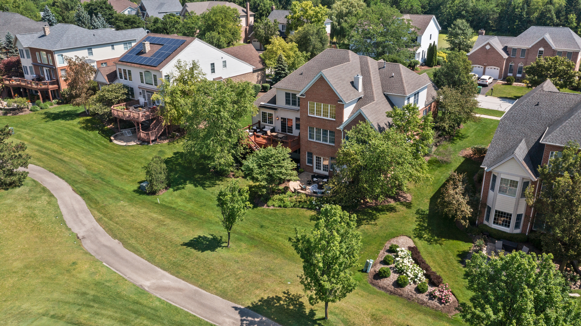 Exceptional golf course living in Hawthorn Woods Country Club! Perfect – image 71