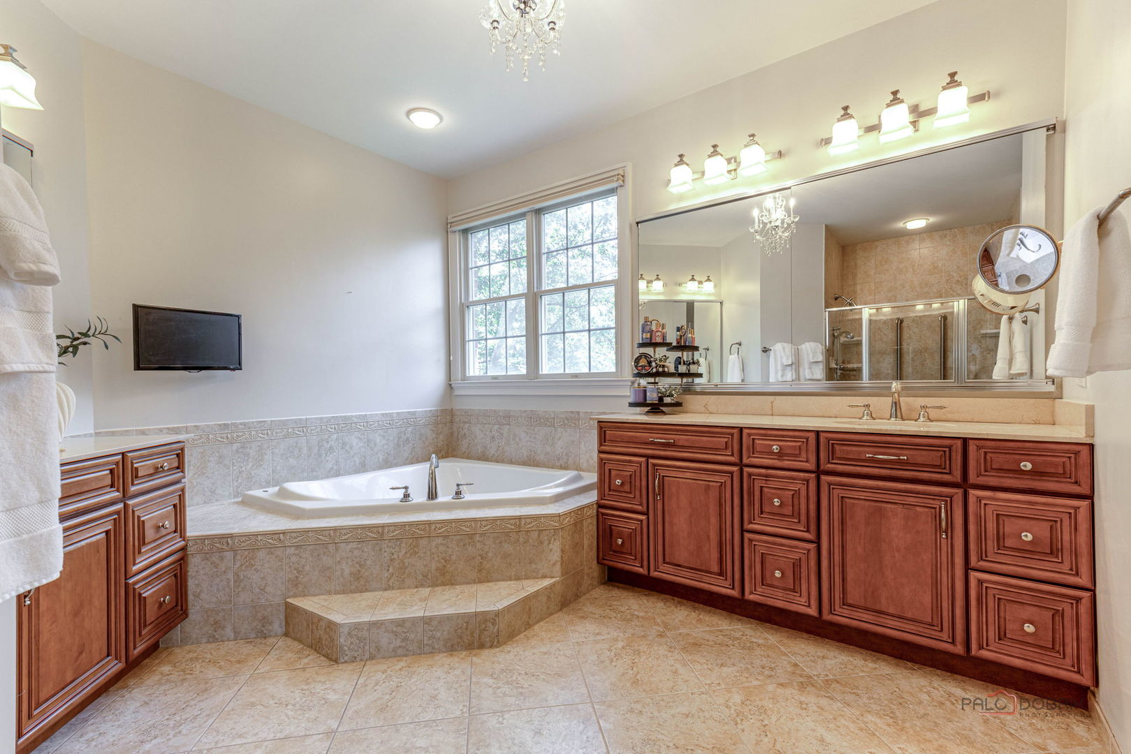 Exceptional golf course living in Hawthorn Woods Country Club! Perfect – image 19