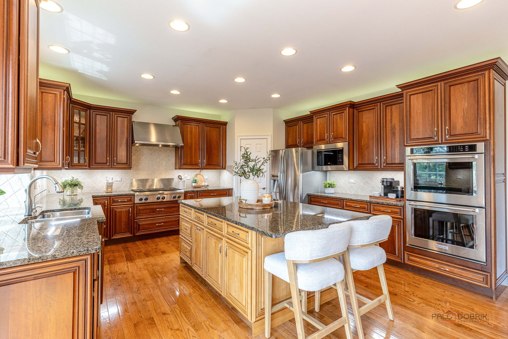 Exceptional golf course living in Hawthorn Woods Country Club! Perfect – image 22