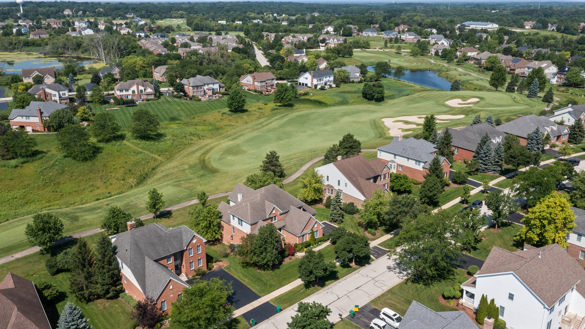 Exceptional golf course living in Hawthorn Woods Country Club! Perfect – image 65