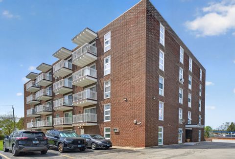 Photo of 7225 W Higgins Avenue #103, Chicago, IL 60656 (MLS # 12628338)