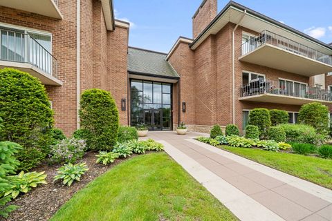 6 Oak Brook Club Drive J104 Oak Brook IL 60523