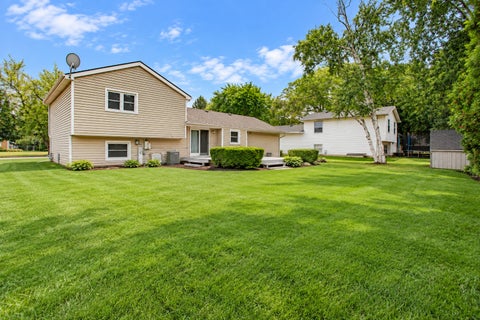 Tiny photo for 5112 W Greenbrier Drive, McHenry, IL 60050 (MLS # 12755253)