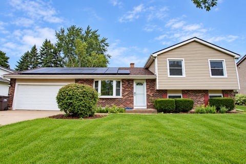 Photo of 5112 W Greenbrier Drive, McHenry, IL 60050 (MLS # 12755253)