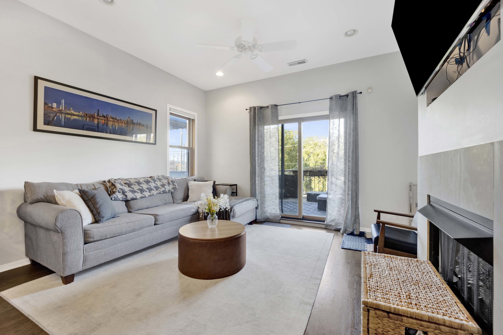 2750 N Wolcott Avenue 2S