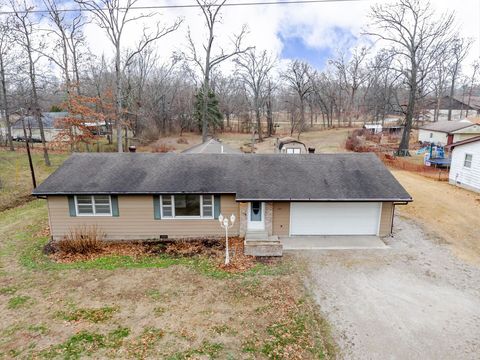 Tiny photo for 105 Hickory Grove Road, Salem, IL 62881 (MLS # 100000225)