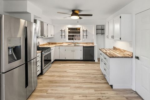 Tiny photo for 105 Hickory Grove Road, Salem, IL 62881 (MLS # 100000225)