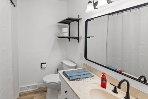 Tiny photo for 105 Hickory Grove Road, Salem, IL 62881 (MLS # 100000225)