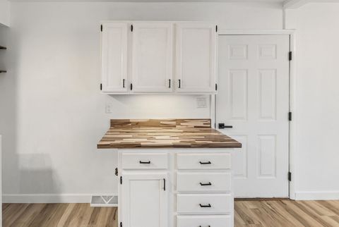 Tiny photo for 105 Hickory Grove Road, Salem, IL 62881 (MLS # 100000225)