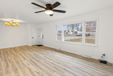 Tiny photo for 105 Hickory Grove Road, Salem, IL 62881 (MLS # 100000225)