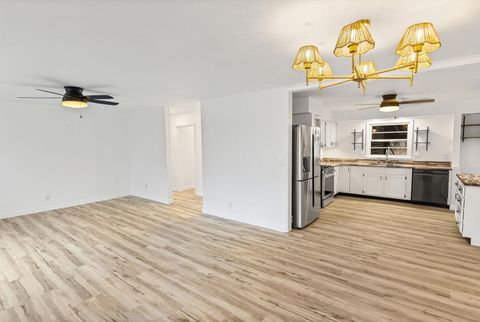 Tiny photo for 105 Hickory Grove Road, Salem, IL 62881 (MLS # 100000225)