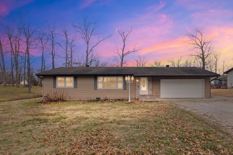 Photo of 105 Hickory Grove Road, Salem, IL 62881 (MLS # 100000225)