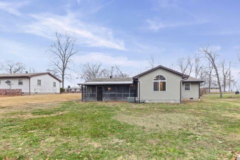 Tiny photo for 105 Hickory Grove Road, Salem, IL 62881 (MLS # 100000225)