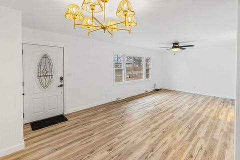 Tiny photo for 105 Hickory Grove Road, Salem, IL 62881 (MLS # 100000225)