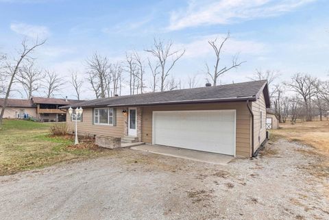 Tiny photo for 105 Hickory Grove Road, Salem, IL 62881 (MLS # 100000225)