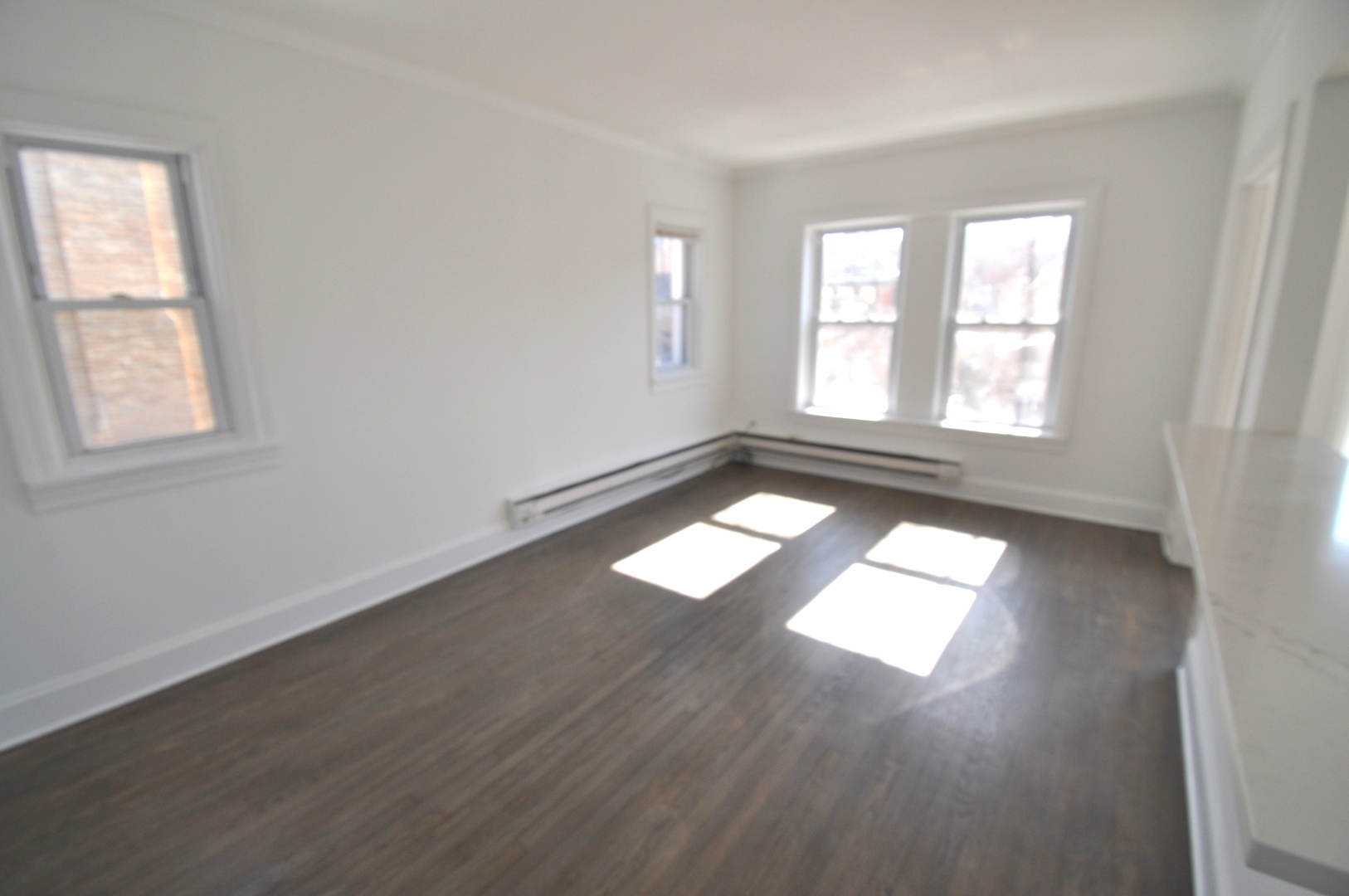 846 W Ainslie Street 02