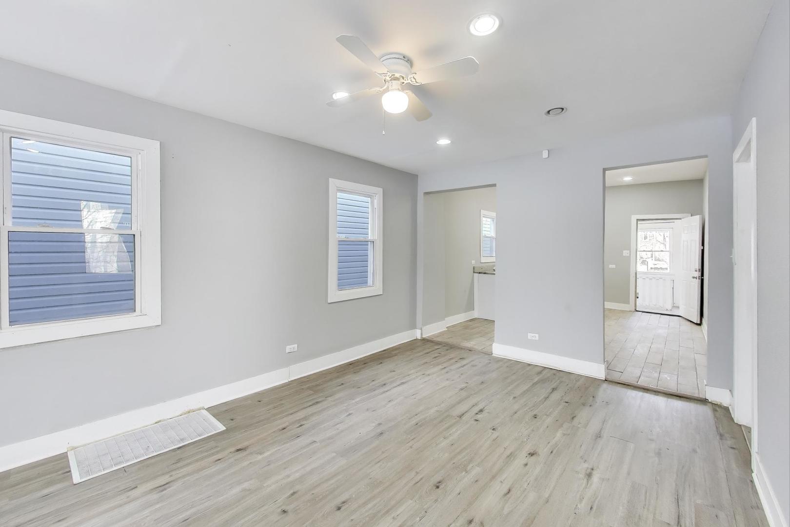 5116 S Carpenter Street