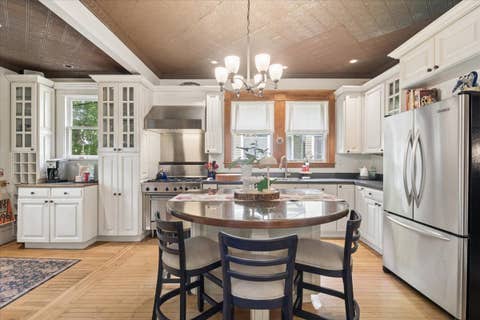 Tiny photo for 425 Clinton Avenue, Oak Park, IL 60302 (MLS # 12692248)