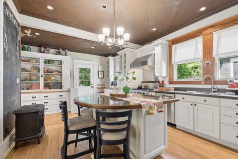 Tiny photo for 425 Clinton Avenue, Oak Park, IL 60302 (MLS # 12692248)