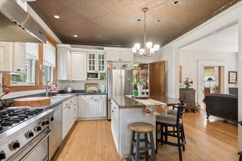 Tiny photo for 425 Clinton Avenue, Oak Park, IL 60302 (MLS # 12692248)