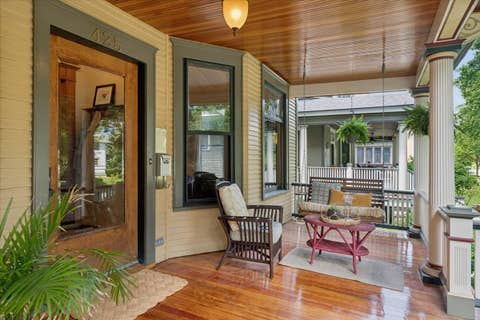 Tiny photo for 425 Clinton Avenue, Oak Park, IL 60302 (MLS # 12692248)