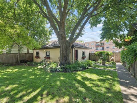 Tiny photo for 425 Clinton Avenue, Oak Park, IL 60302 (MLS # 12692248)