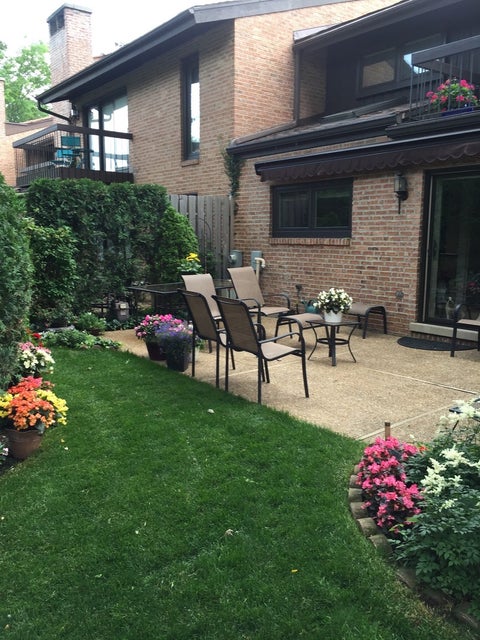 Tiny photo for 1719 Wildberry Drive #D, Glenview, IL 60025 (MLS # 12640397)