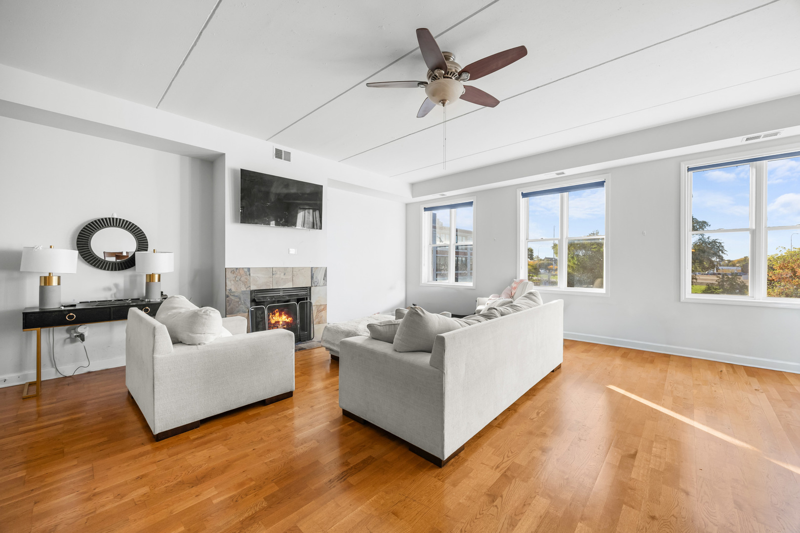 2602 W DIVERSEY Avenue 402