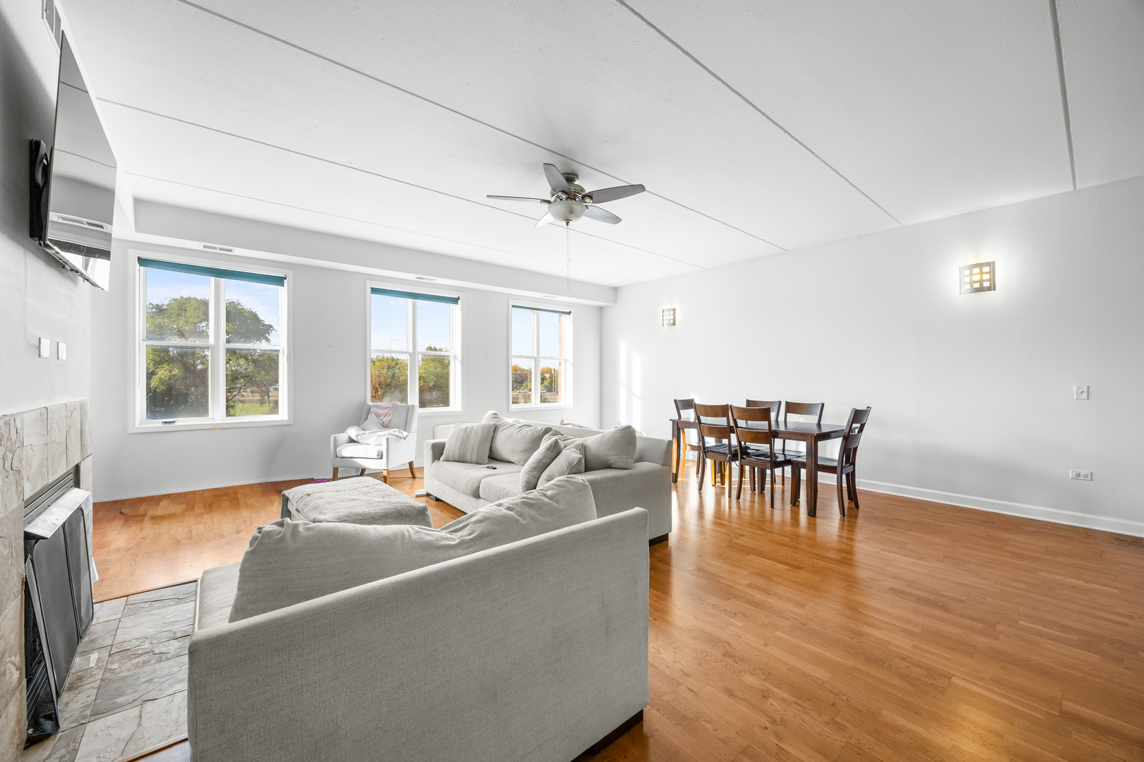 2602 W DIVERSEY Avenue 402