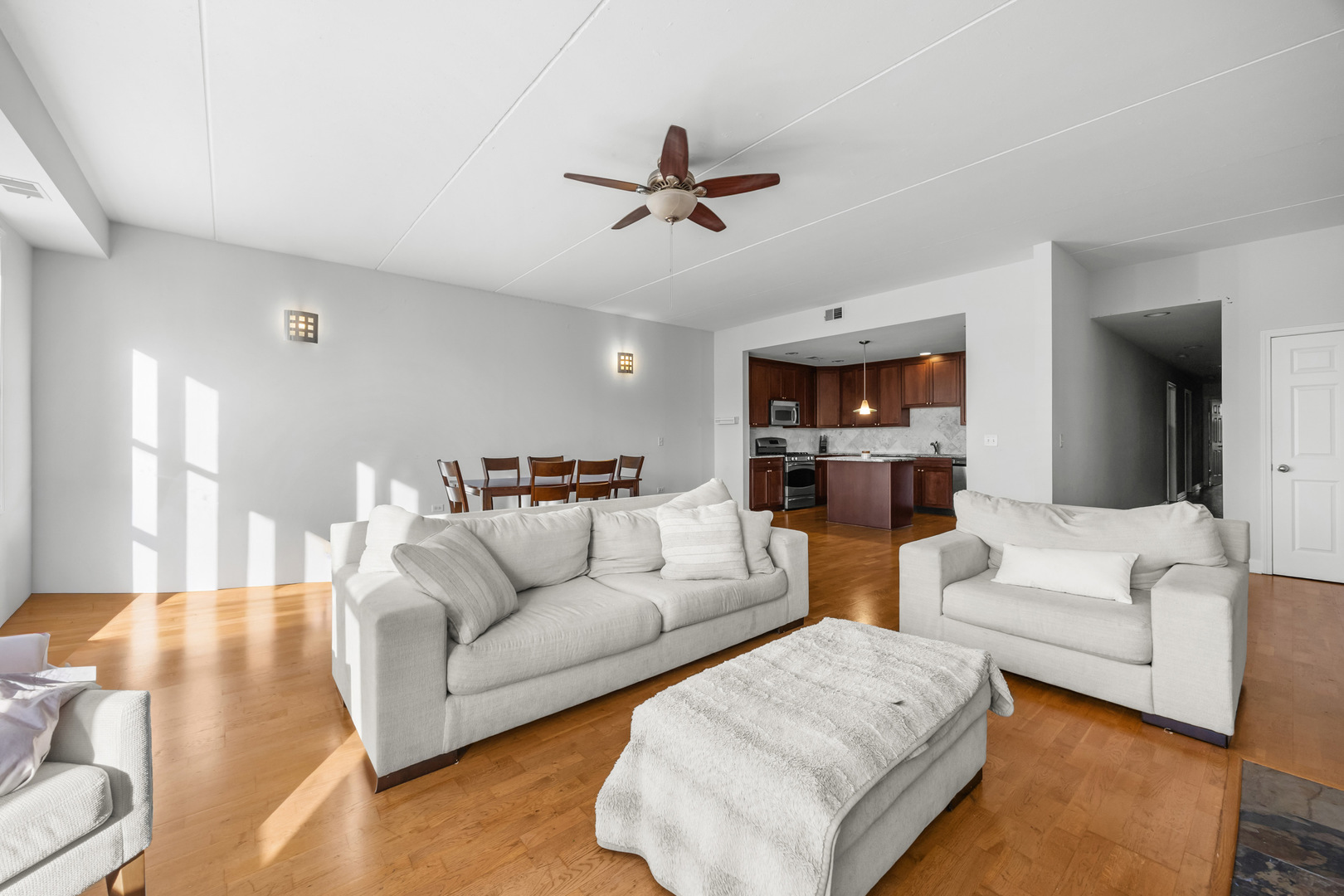 2602 W DIVERSEY Avenue 402