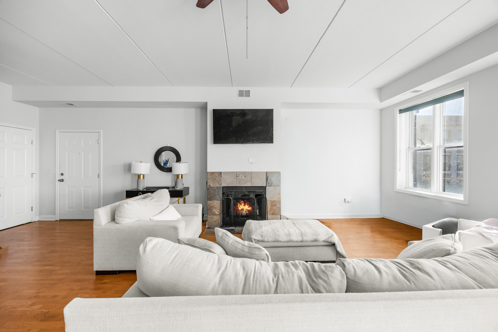 2602 W DIVERSEY Avenue 402