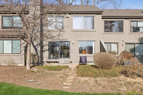 Tiny photo for 404 Shoreline Road #298, Lake Barrington, IL 60010 (MLS # 12608601)