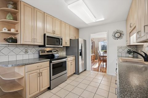 Tiny photo for 404 Shoreline Road #298, Lake Barrington, IL 60010 (MLS # 12608601)