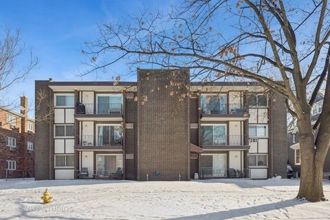 Tiny photo for 27 S Waiola Avenue #103, La Grange, IL 60525 (MLS # 12461051)